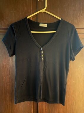 Francesca's Collections Black Ribbed Henley V-Neck Short Sleeve Tee